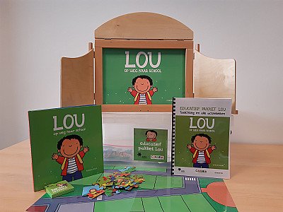 Foto van Lou op weg naar school